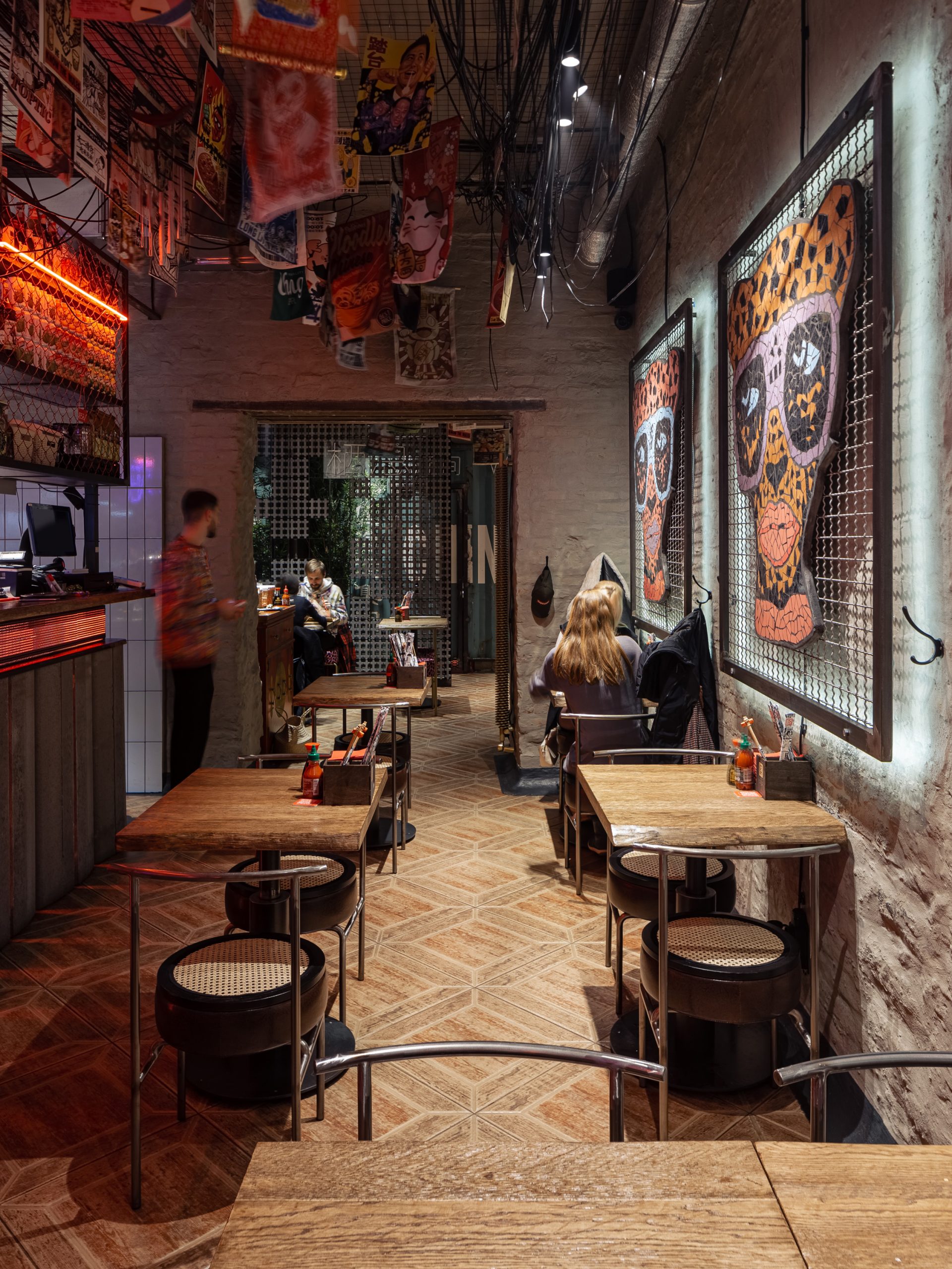asian_restaurant_streetfood_interior_design_leo_noodle_bar_if_(66)