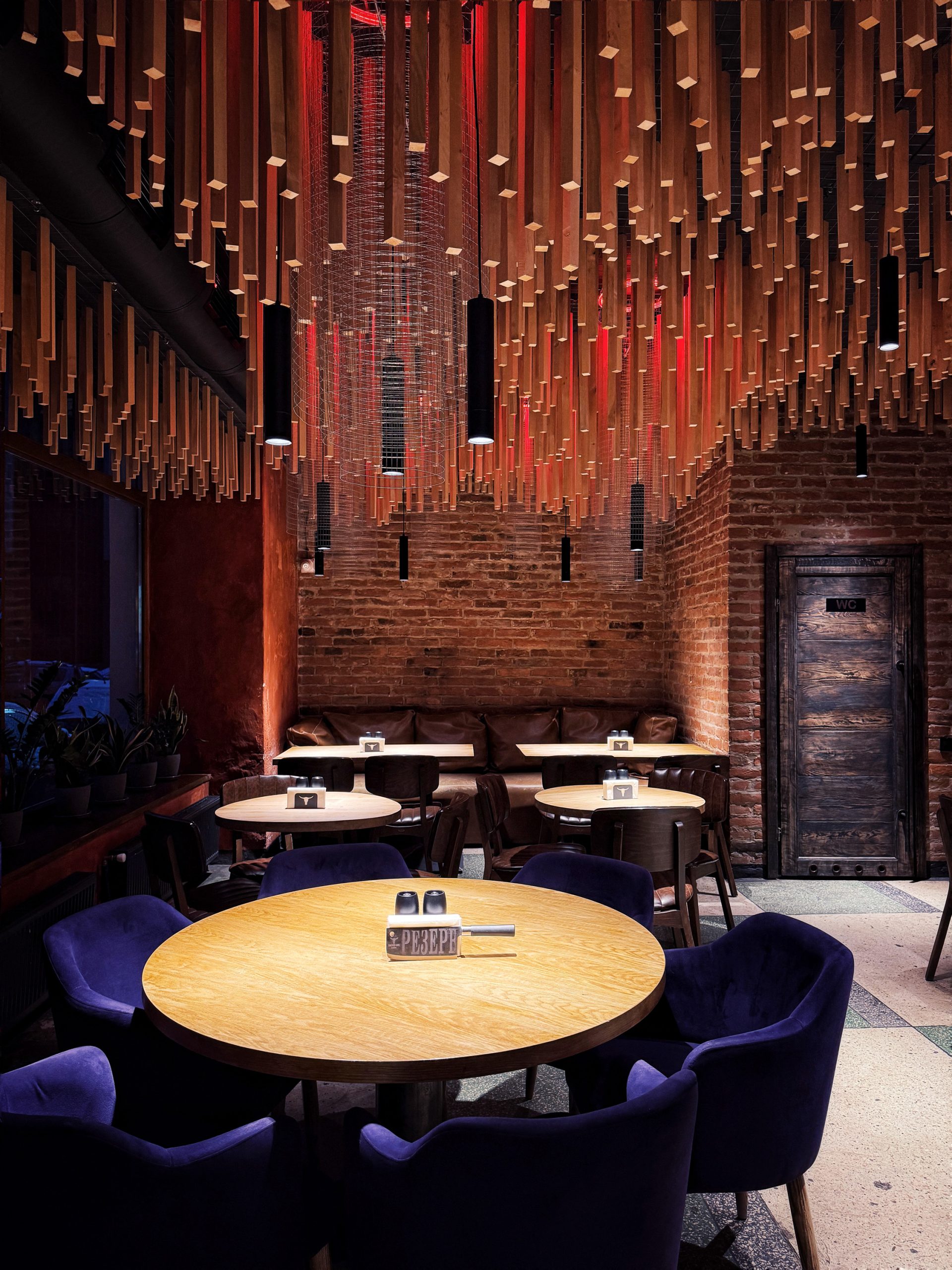 Smoked_BBQ_restaurant_interior_design (13)